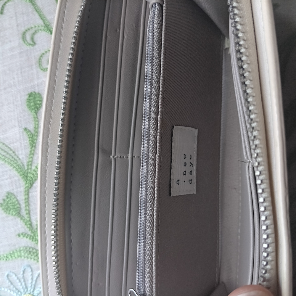 Women's Cream Wallet